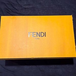 Men’s Fendi slides size 11 but run a little big. Comfy and look good poolside